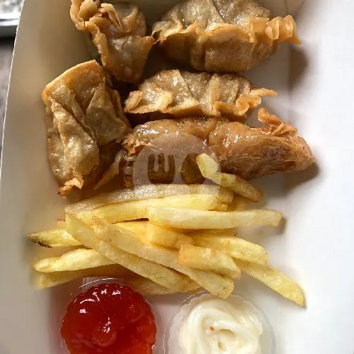 Mix Plater (Kentang Goreng+lumpia Kulit Tahu Ayam Udang + Gyoza + Ekado Isi Telur Puyuh